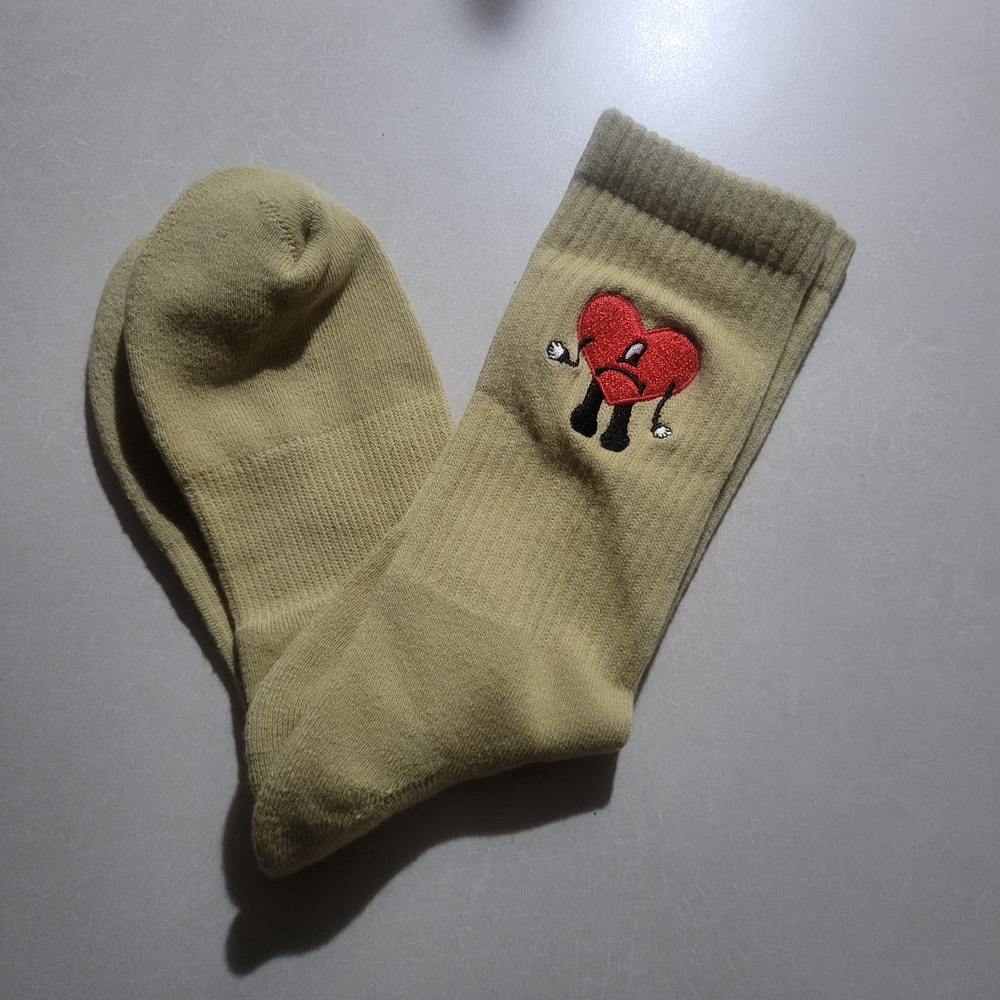 Un Verano Sin Ti Official Bad Bunny Tan Socks - Picture 3 of 4